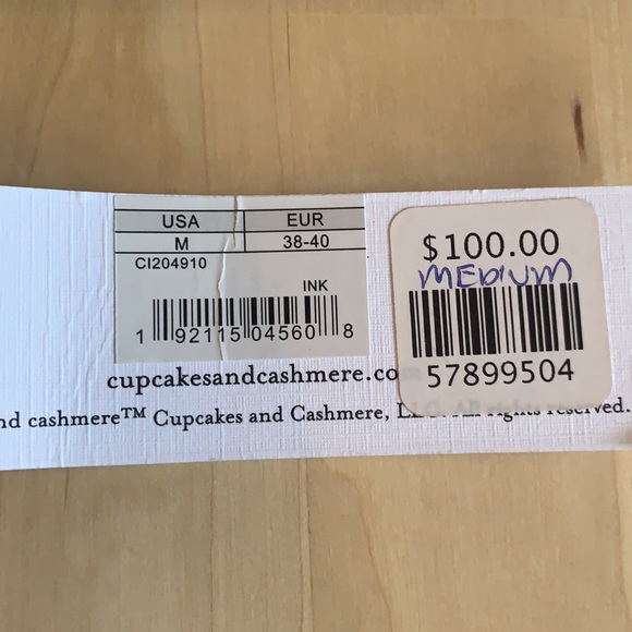 Cupcakes & Cashmere navy and white blouse. - Picture 5 of 5